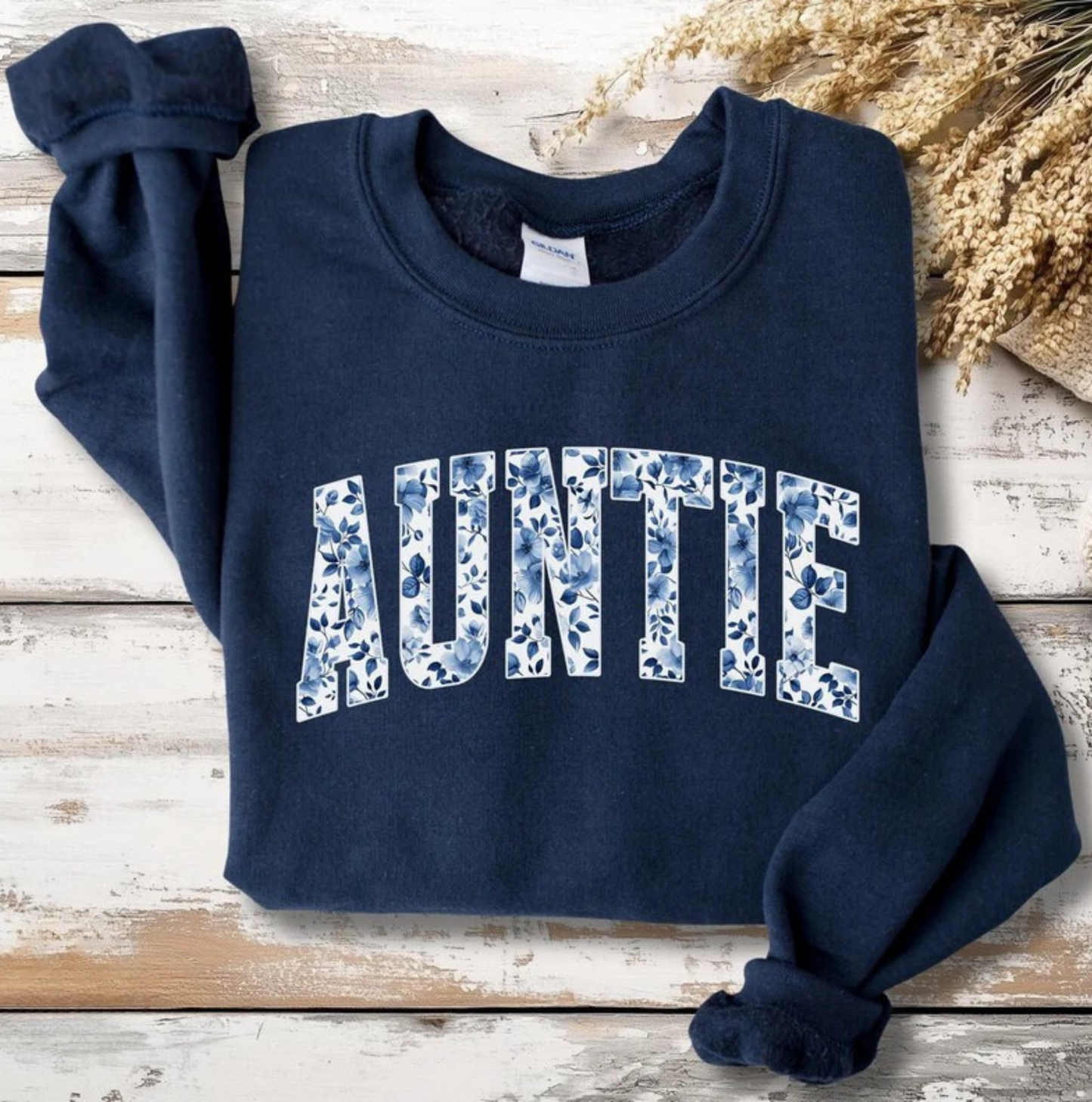 Personalized Auntie Sweatshirt – Floral Aunt Crewneck, Pregnancy Reveal Gift for Aunt