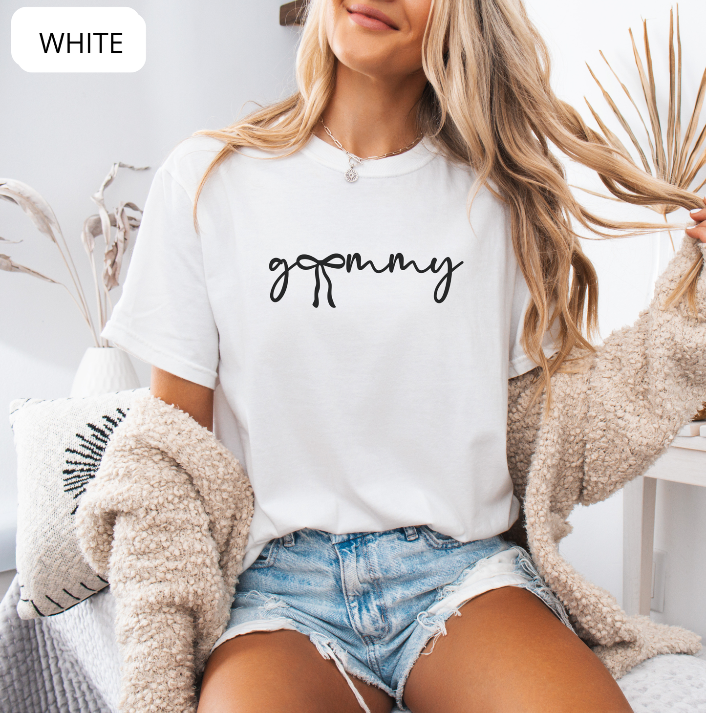 Comfort Colors Granny Shirt – Cute Minimalist Grandma Tee, Mother's Day Gift for Grandma