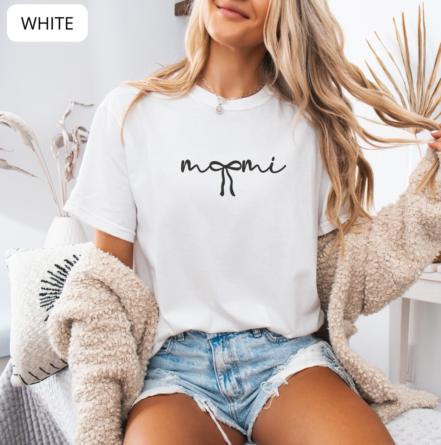 Comfort Colors Mommy Shirt – Cute Minimalist Mom Tee, Aesthetic Mama T-Shirt, Mother's Day Gift