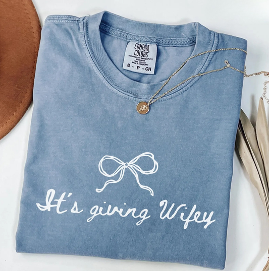 Comfort Colors It's Giving Wifey Shirt – Bride To Be Wedding Tee, Bachelorette Bridal Shower Gift