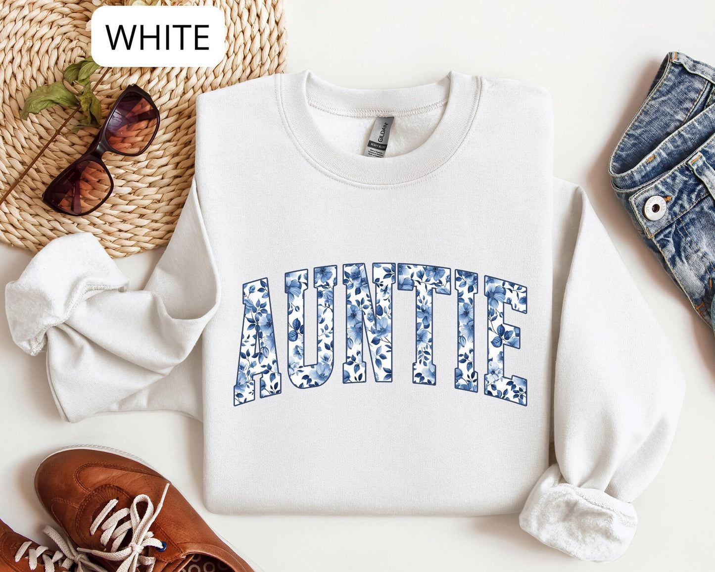 Personalized Auntie Sweatshirt – Floral Aunt Crewneck, Pregnancy Reveal Gift for Aunt