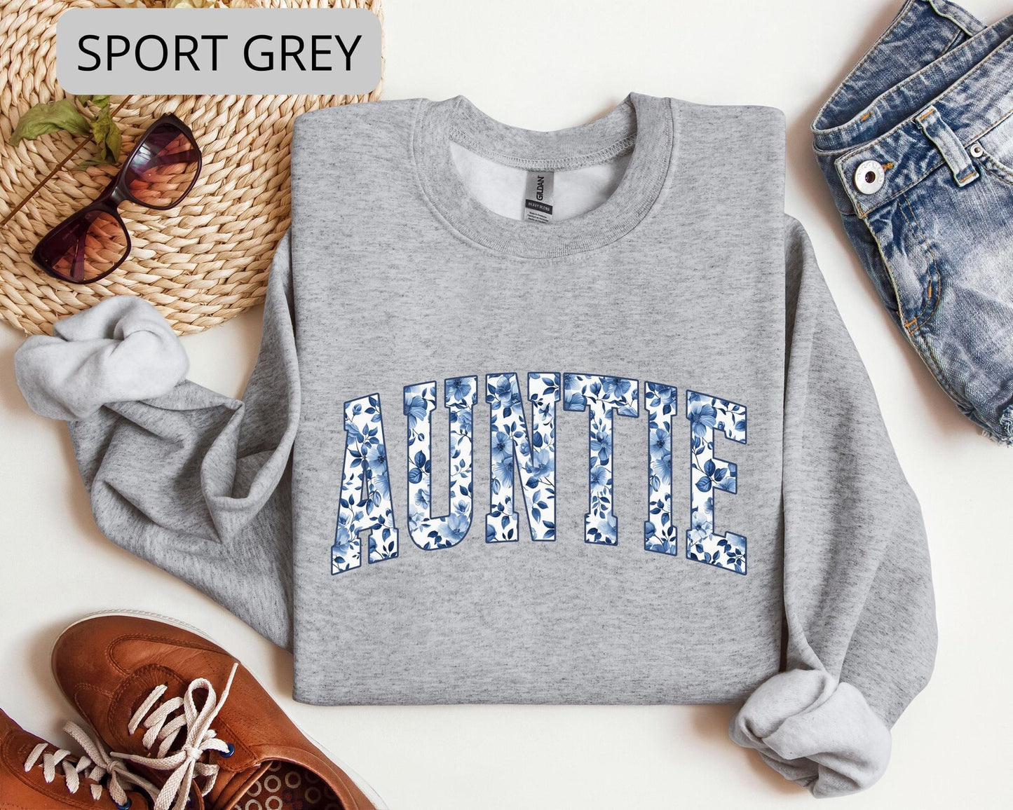 Personalized Auntie Sweatshirt – Floral Aunt Crewneck, Pregnancy Reveal Gift for Aunt