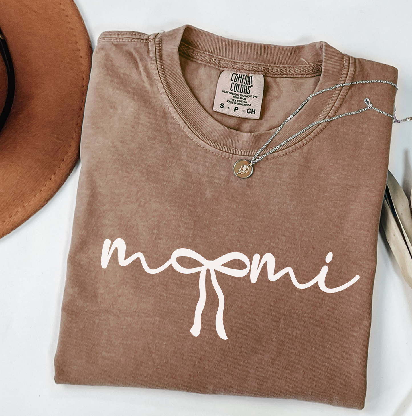 Comfort Colors Mommy Shirt – Cute Minimalist Mom Tee, Aesthetic Mama T-Shirt, Mother's Day Gift