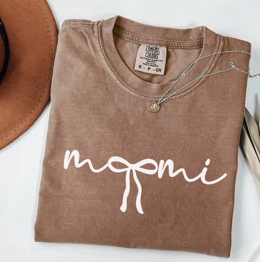 Comfort Colors Mommy Shirt – Cute Minimalist Mom Tee, Aesthetic Mama T-Shirt, Mother's Day Gift