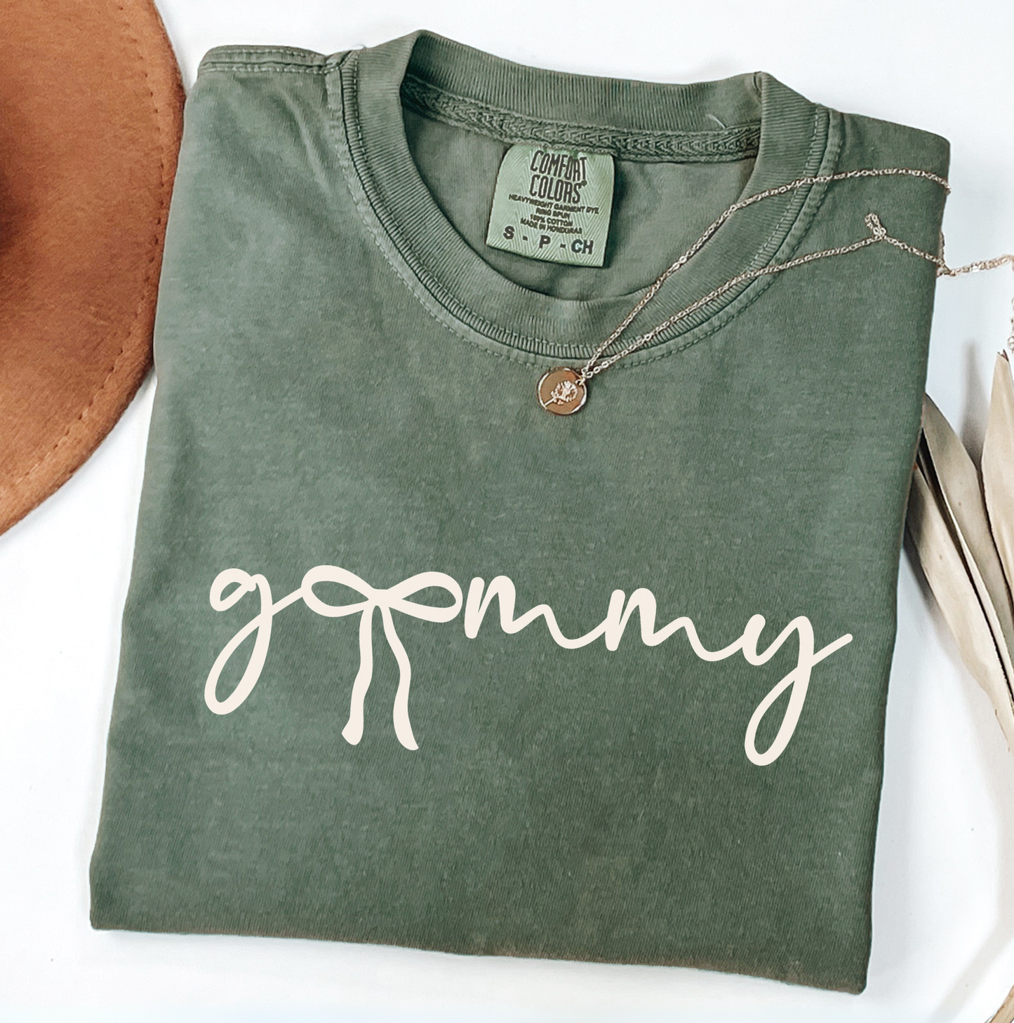 Comfort Colors Granny Shirt – Cute Minimalist Grandma Tee, Mother's Day Gift for Grandma
