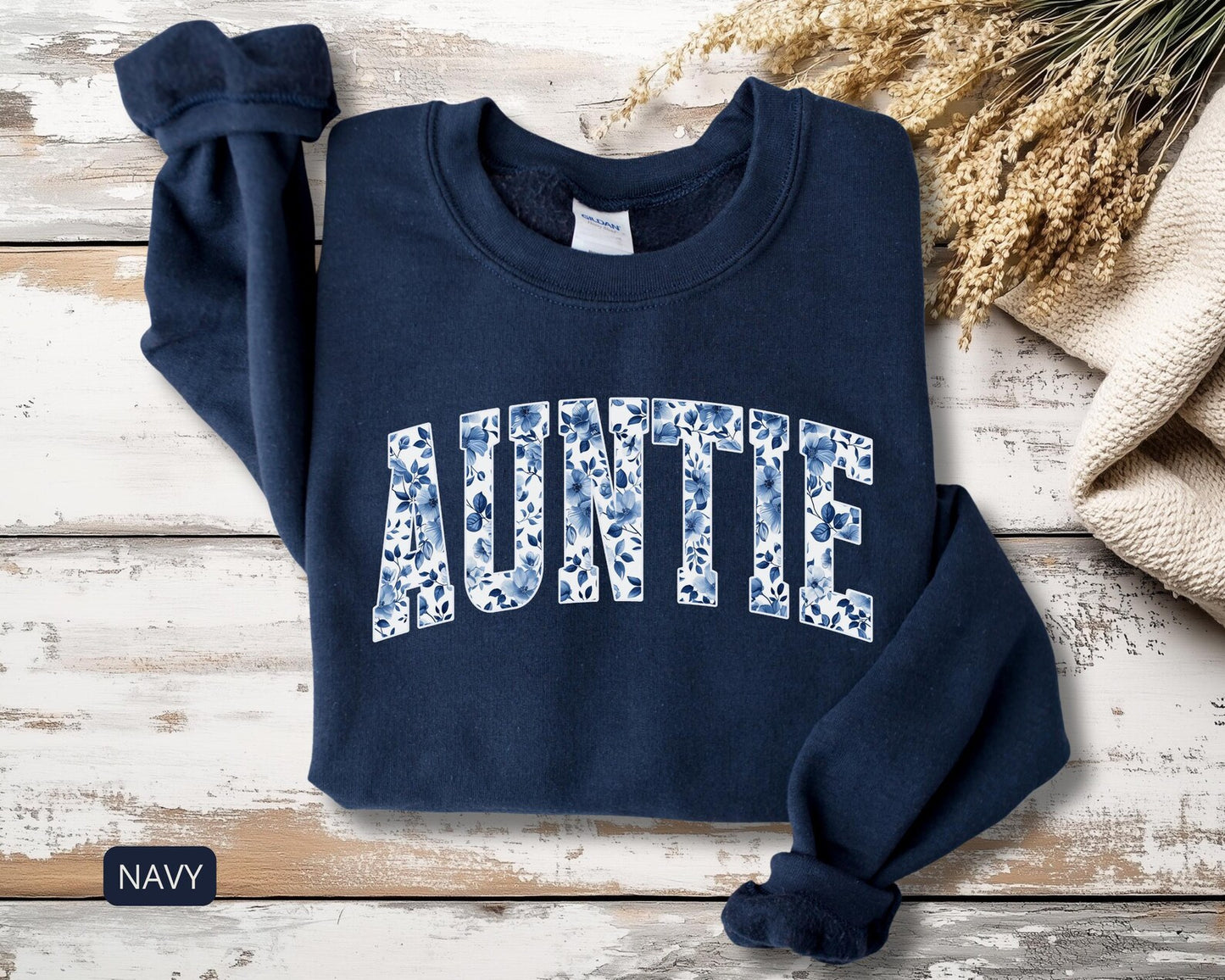 Personalized Auntie Sweatshirt – Floral Aunt Crewneck, Pregnancy Reveal Gift for Aunt