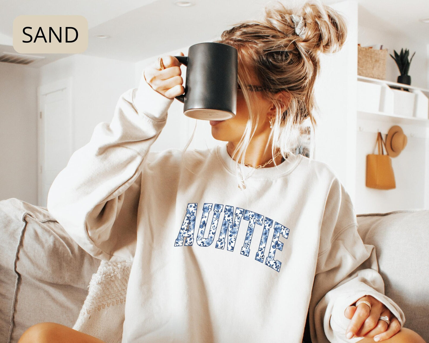 Personalized Auntie Sweatshirt – Floral Aunt Crewneck, Pregnancy Reveal Gift for Aunt