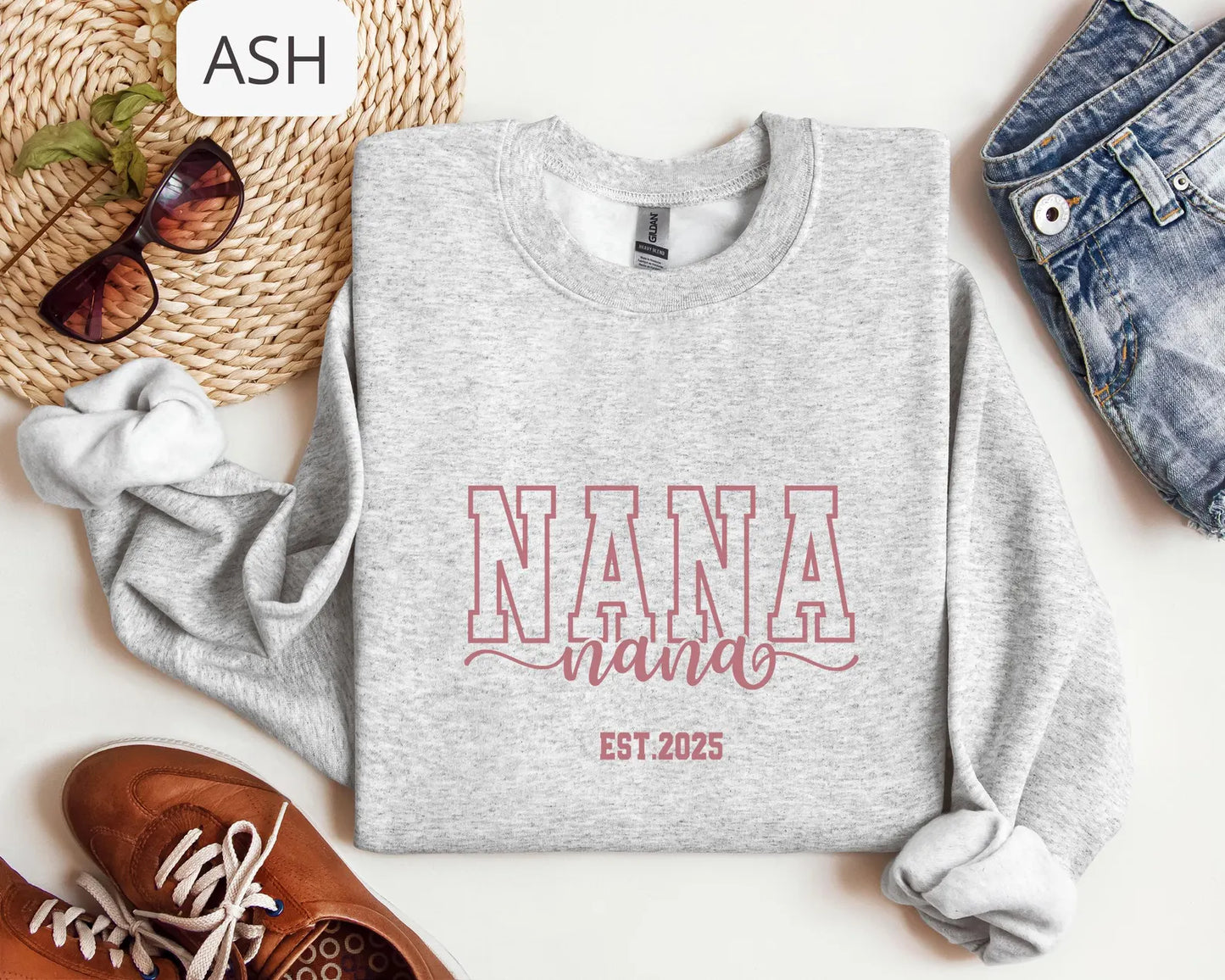 Custom Nana Sweatshirt – Personalized Grandma Crewneck, Nana Gift, New Grandma Gift, Pregnancy Reveal Gift, Cozy Nana Sweater