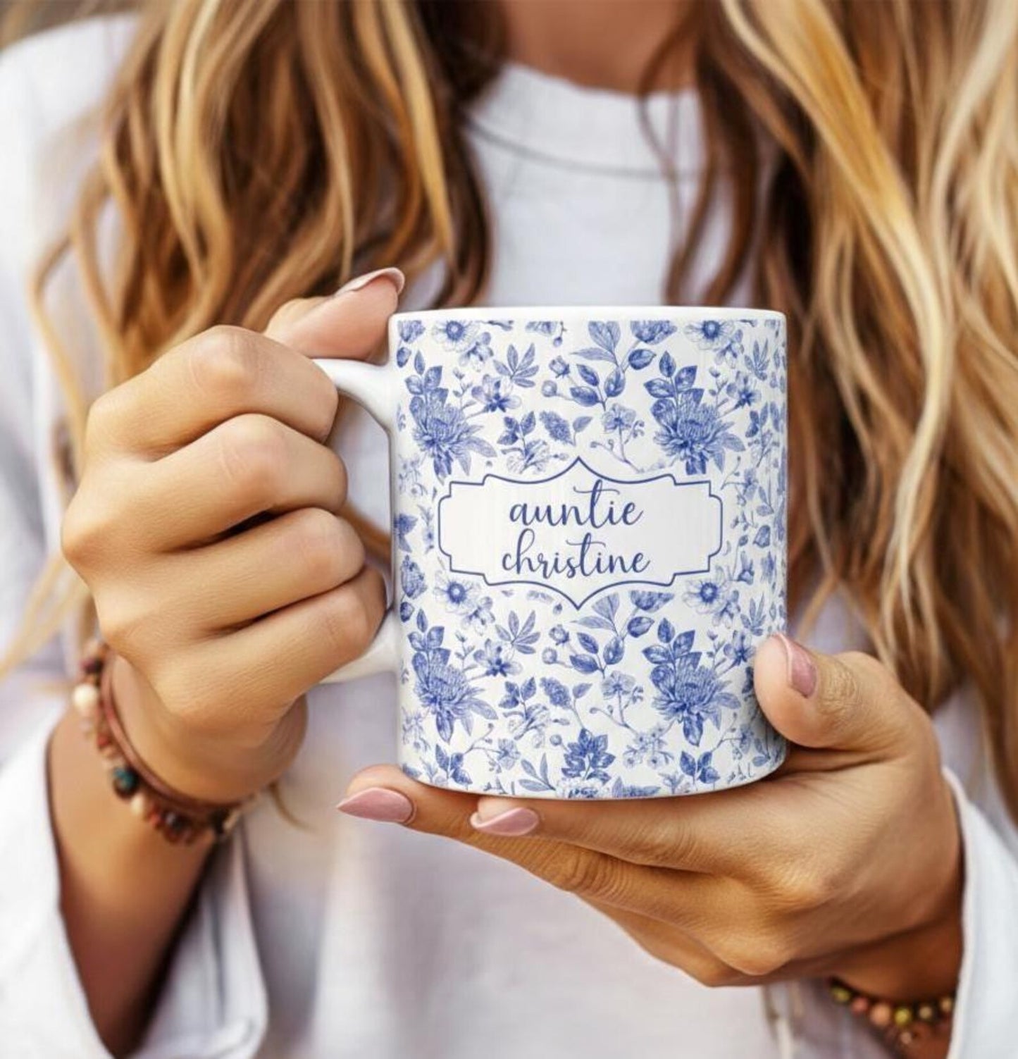 Personalized Auntie Mug – Custom Name Floral Coffee Cup, Pregnancy Reveal Gift for New Aunt