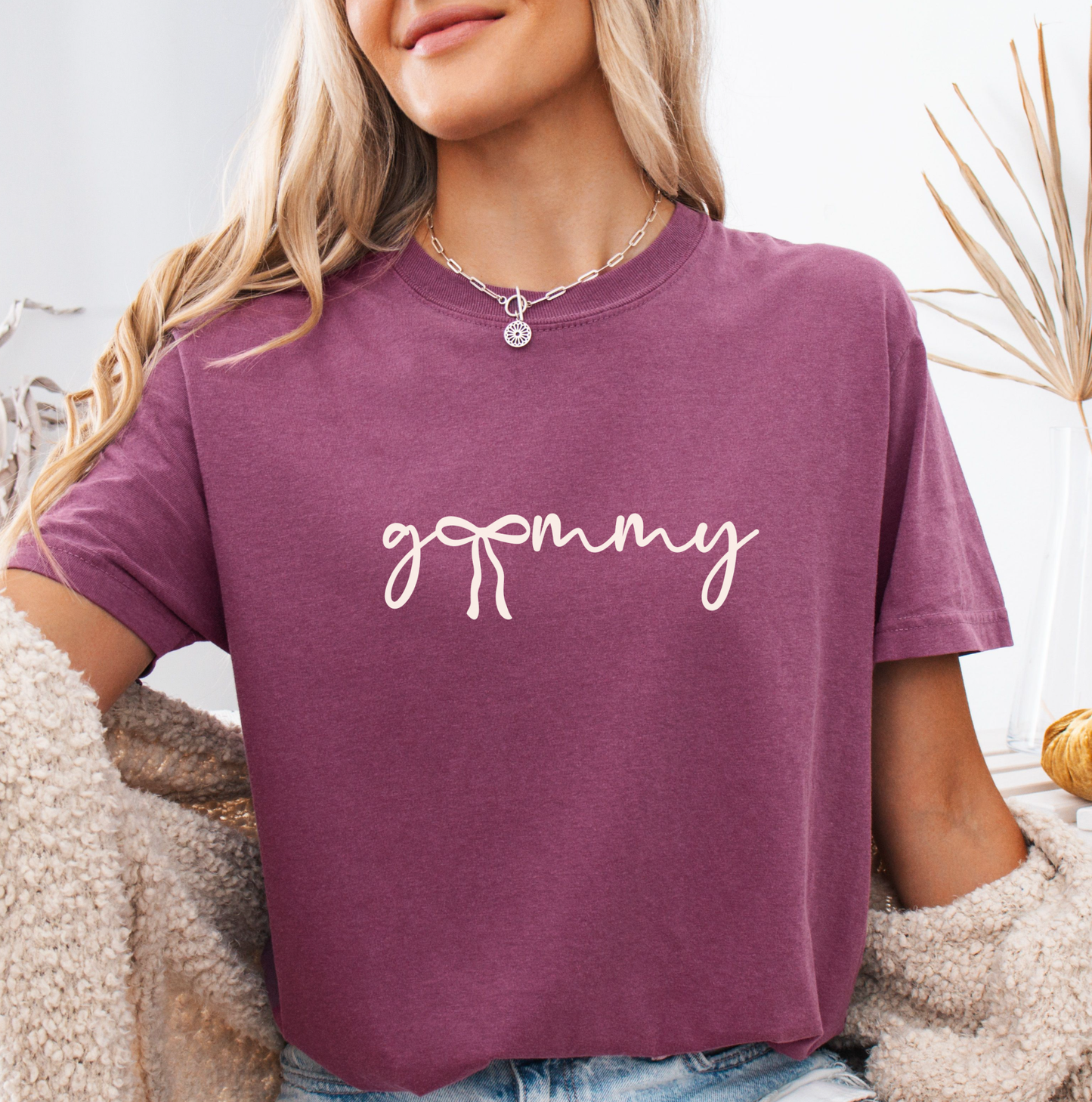 Comfort Colors Granny Shirt – Cute Minimalist Grandma Tee, Mother's Day Gift for Grandma